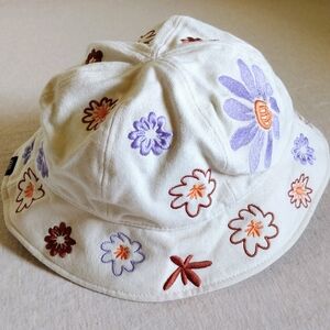 Vans Cream Bucket Hat with Embroidery